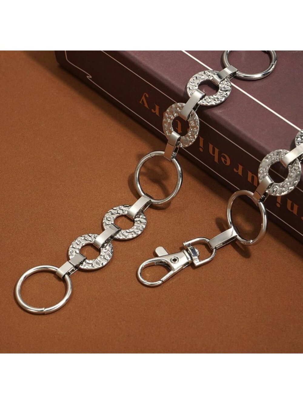 Stylish Women's Metal Hollow Circle Chain Belt for Dresses & Jeans - Versatile - Picture 4 of 6